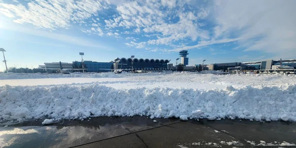 Aeroportul Internațional Henri coandă bucurești zapada FOTO Facebook BoardingPass jpg