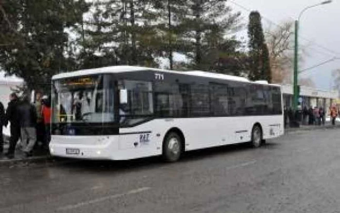 Autobuzele vor opri de astăzi în noile staţii.