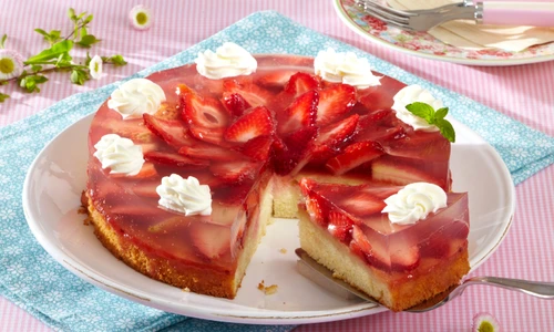 tort cu capsuni jpeg