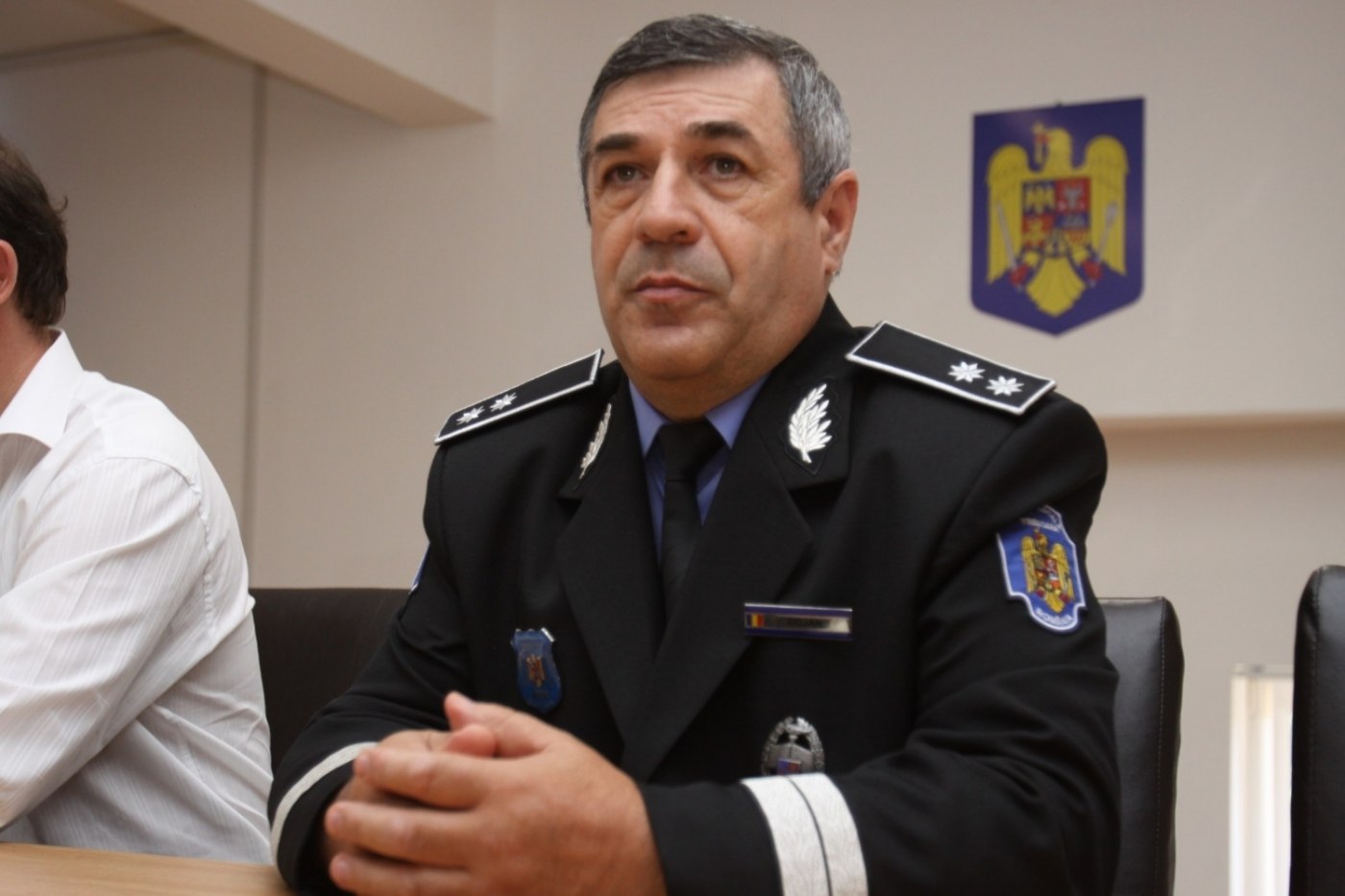 Un "dinozaur" care a ocupat funcții de conducere timp de aproape 40 de ani a fost pensionat forțat. Un "dinozaur" care a ocupat funcții de conducere timp de aproape 40 de ani a fost pensionat forțat.