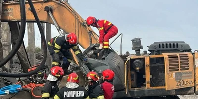 o persoana a murit dupa ce o grinda de beton a cazut peste un excavator png