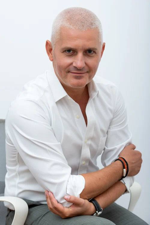 
    Virgil Ianțu: "Activitatea artistică e limpede că a fost admirabilă, dar a lipsit cu desăvârşire"clickpentrufemei.ro  