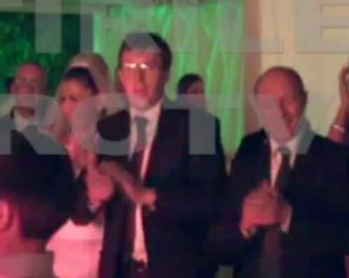 
    Traian Băsescu a fost încântat de interpretarea lui Aurel Tămaş. (captură Ştirile Pro TV)  