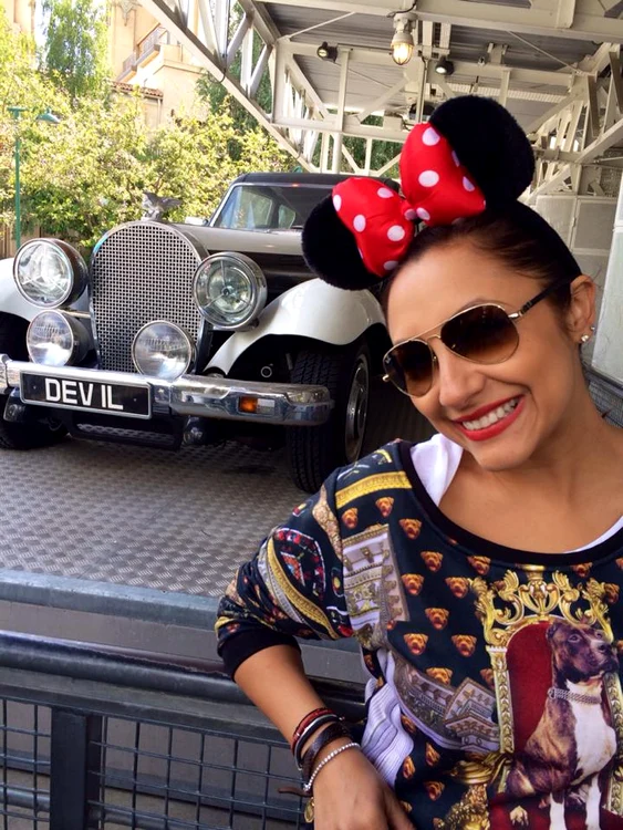 
    Andra a purtat pe cap o bentiţă cu urechi de Minnie MouseFoto: Facebook  