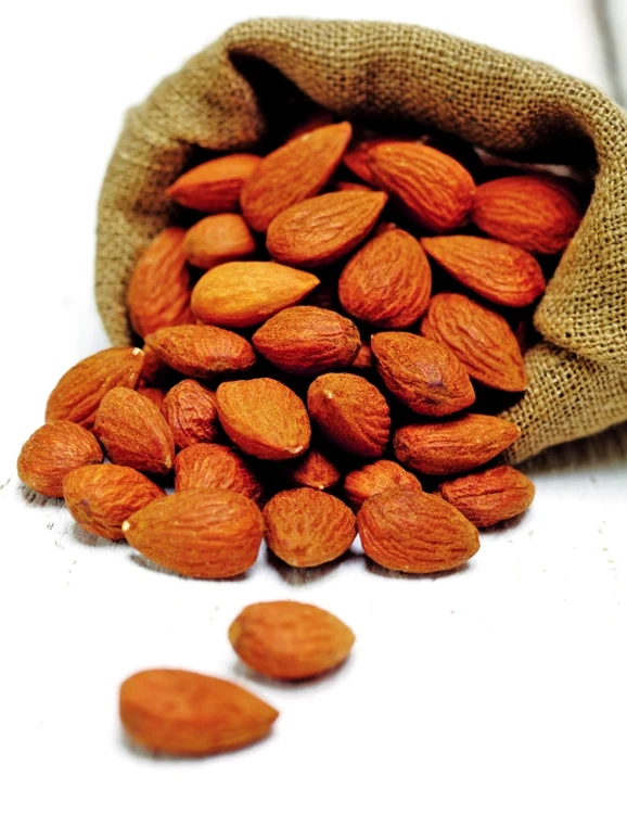 
    Un pumn de migdale luat de 2 ori pe săptămână îţi asigură o vedere bună.www.clicksanatate.ro  