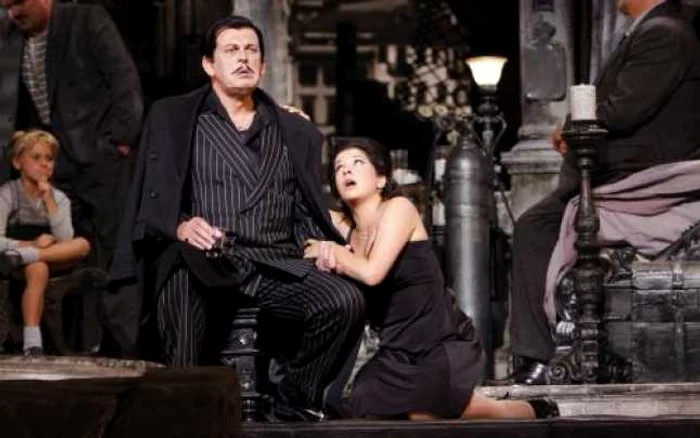 Laura Tătulescu alături de Thomas Allen în opera „Gianni Schicchi“ a lui Giacomo Puccini FOTO laopera.com