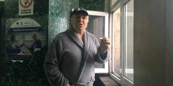 La Spitalul Judeţean din Craiova se fumează pe holuri