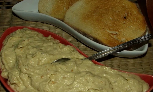 salata de vinete si paine praita jpg