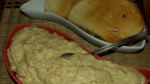 salata de vinete si paine praita jpg