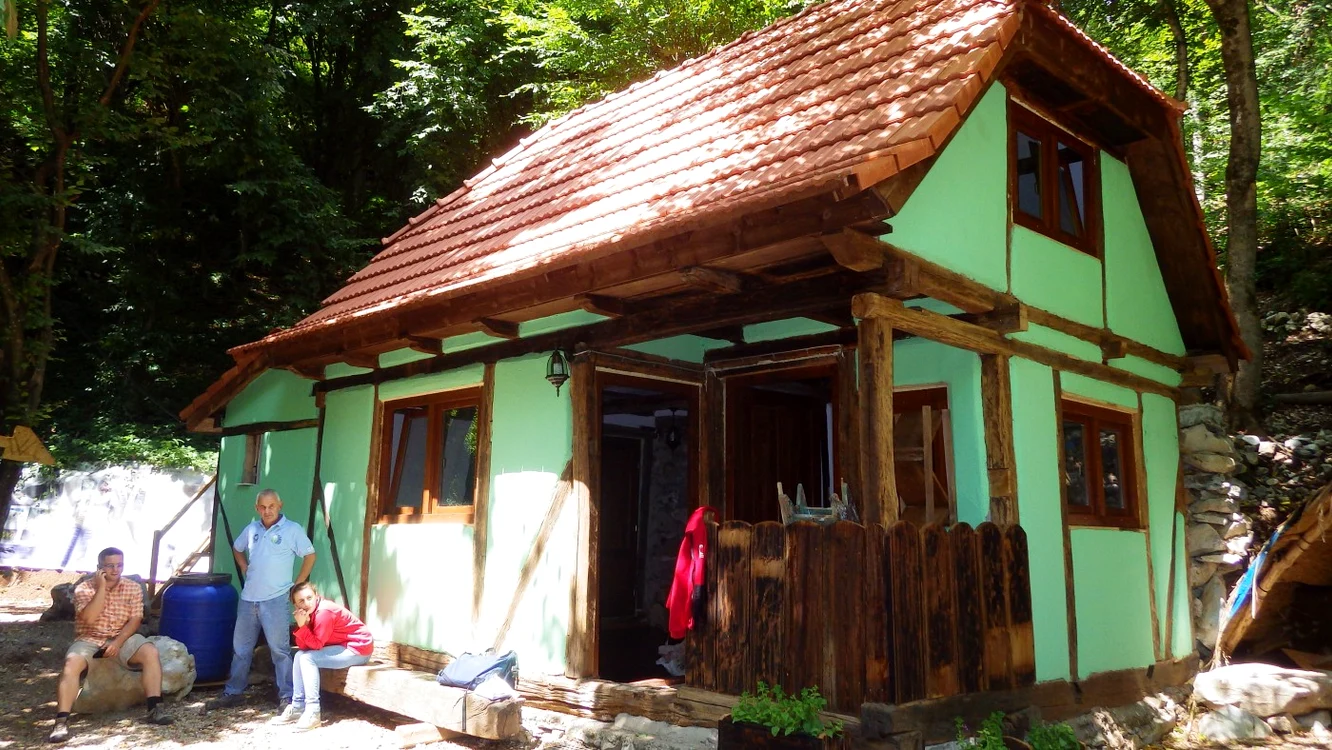 Veche de peste o suta de ani, casa a fost salvata de la ruină