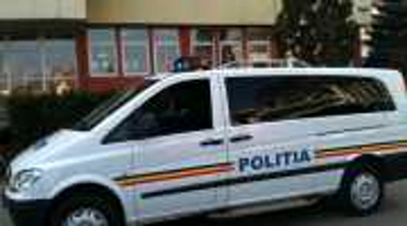 Poliţia încearcă să o găsească pe fata dispărută de la data de 6 aprilie