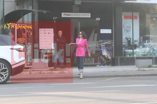 Geanina Ilieș a ales un sacou fucsia foto: Click!