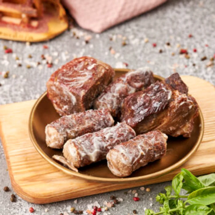 Carnea afumată la garniţă din Vâlcea. FOTO Asociaţia Producătorilor Tradiţionali Vâlcea
