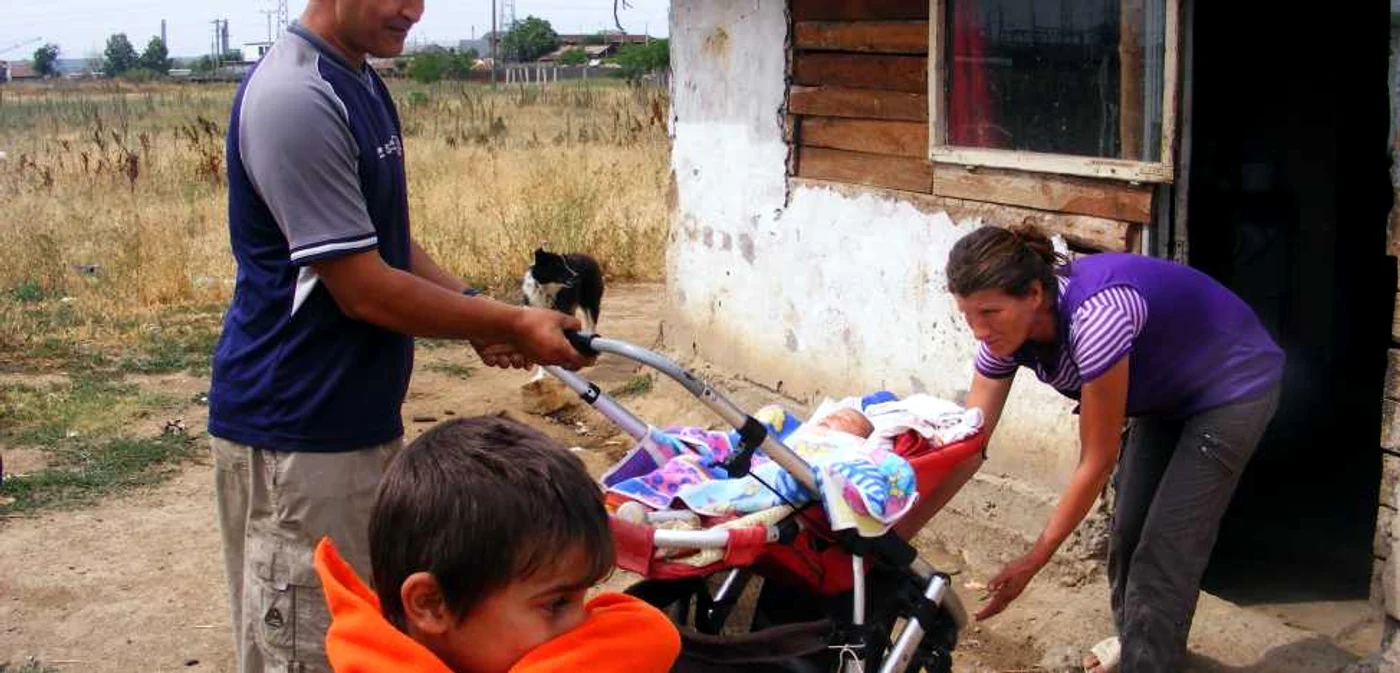 Valeriu Şein alături de soţie şi o parte din copii FOTO Corina Macavei