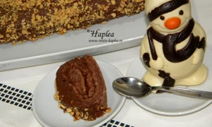 rulada cu crema de ciocolata si alune poza 13 jpeg