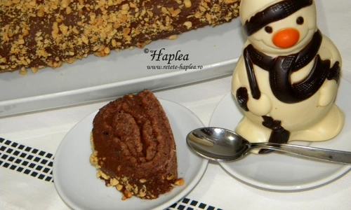 rulada cu crema de ciocolata si alune poza 13 jpeg