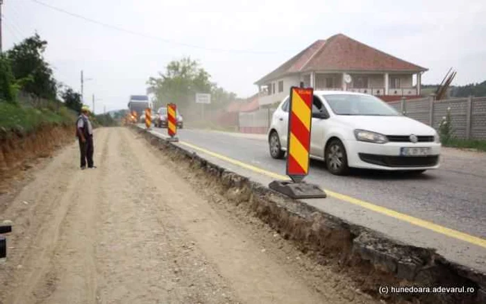 Şantier pe DN 76. FOTO: Daniel Guţă. ADEVĂRUL.