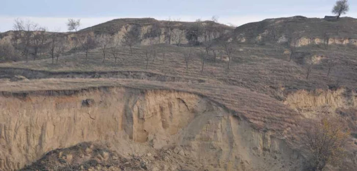 O porţiune din situl arheologic „Piscul Crăsani” a fost distrus cu buldozerele FOTO: Adi Panait