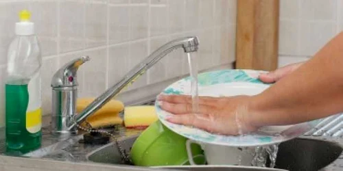 Bacău: Nu au cu ce să-și plătească facturile