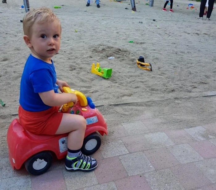 Copiii care se joacă în aer liber și sunt expuși polenului de ambrozie au un risc foarte crescut de îmbolnăviri 