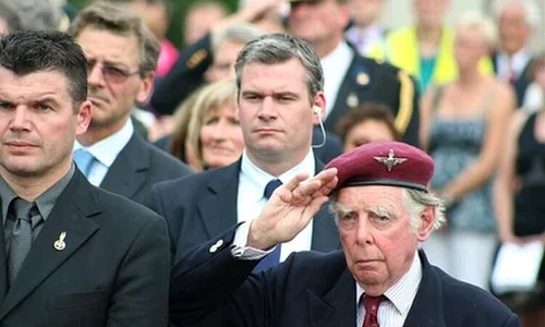 Germania a ajuns să şi decoreze foştii inamici jpeg