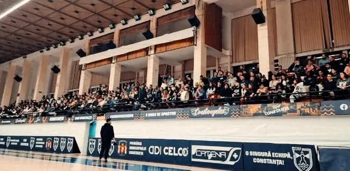 Spectatorii vin în număr mare la meciurile de handbal și de baschet la Constanța