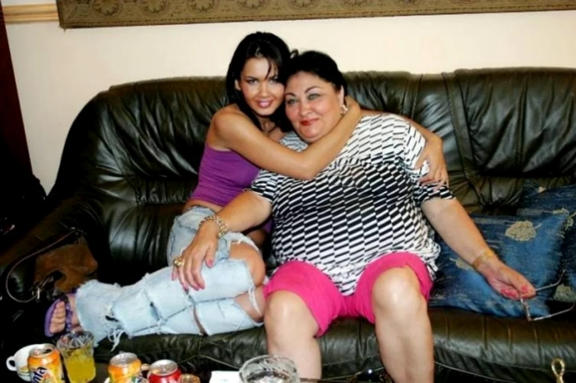 
    Marioara Zăvoranu, cauza morţii. Mamă şi fiică, pe vremea când erau fericite împreunăFoto: Arhivă personală  