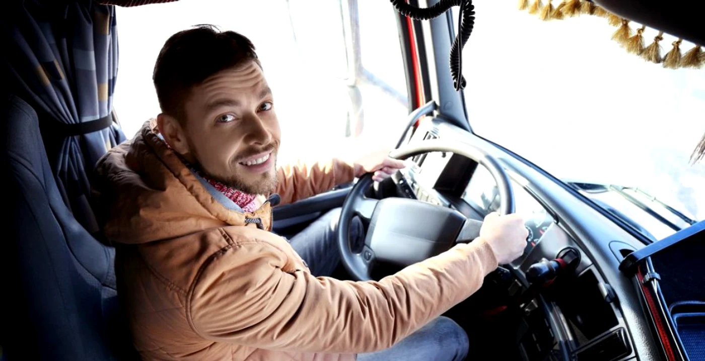 
    În România, tinerii pot conduce camionul de la 21 de aniFoto: Shutterstock  