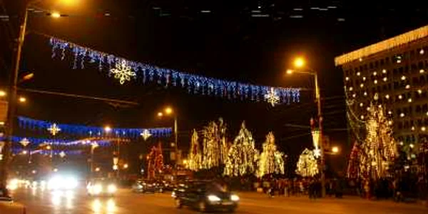 Iluminatul ornamental din acest an va fi de aproape 2 milioane de lei (foto: arhivă Alex Policală)