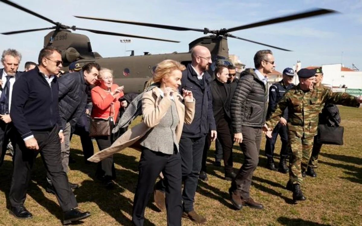 Şefa Comsiei Europene, Ursula van der Leyen şi alţi doi lideri ai UE s-au deplasat la frontiera dintre Grecia şi Turcia luată cu asalt de migranţi