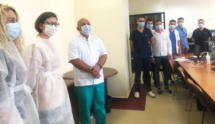 Ministrul a precizat că Spitalul Universitar a intrat zilele astea în valul 4 cu 28 de paturi de ATI, 20 de paturi de terapia intermediară şi 250 de paturi pe secţii. Foto: Facebook