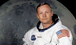 Neil Armstrong, omul ce a păşit pe Lună jpeg