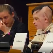 o interpretă a izbucnit în lacrimi în timp ce traducea povestea unui băiat ucrainean de 11 ani. FOTO: captură video