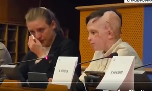 o interpretă a izbucnit în lacrimi în timp ce traducea povestea unui băiat ucrainean de 11 ani. FOTO: captură video