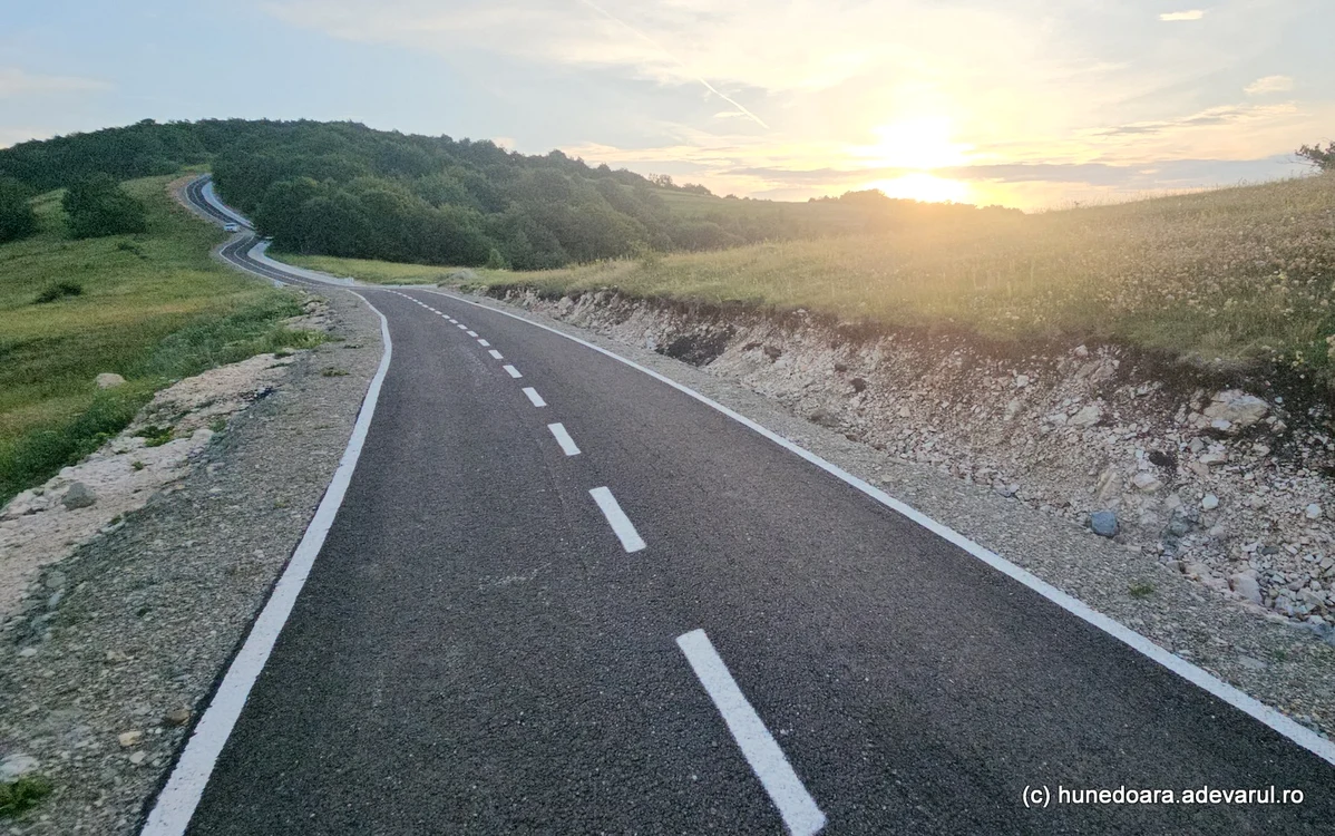 Pista de biciclete din Ținutul Pădurenilor  Foto Daniel Guță ADEVĂRUL (79) jpg