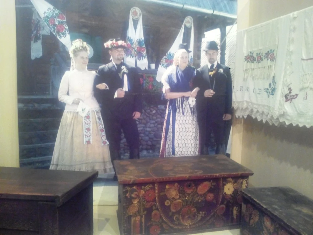 Lada de zestre avea un important rol în ceremonialul nunţii    Foto: Angela Sabău