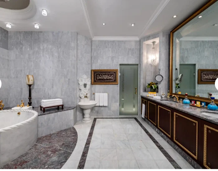 Baia completează luxul suitei de 52.000 de dolari pe noapte