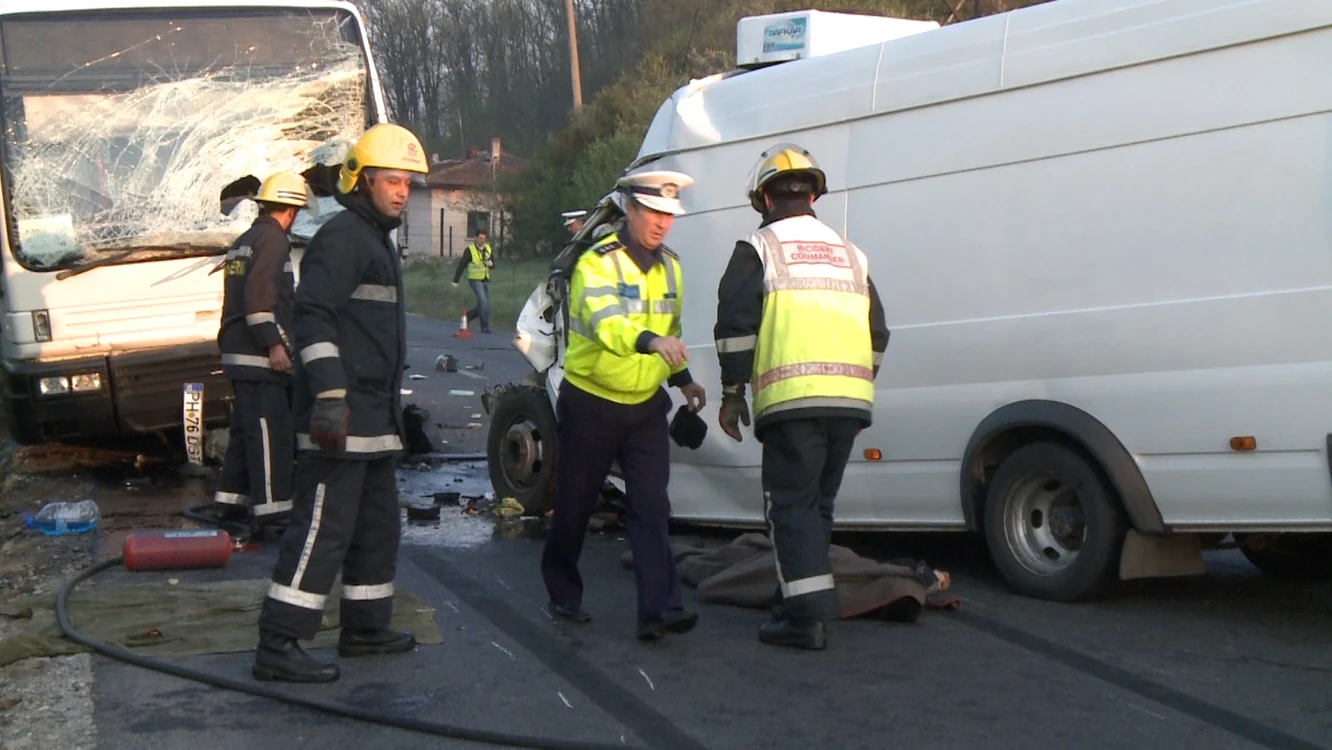 Traficul in zona a fost blocat, iar conducatorii auto sunt sfatuiti sa respecte indicatiile politistilor rutieri