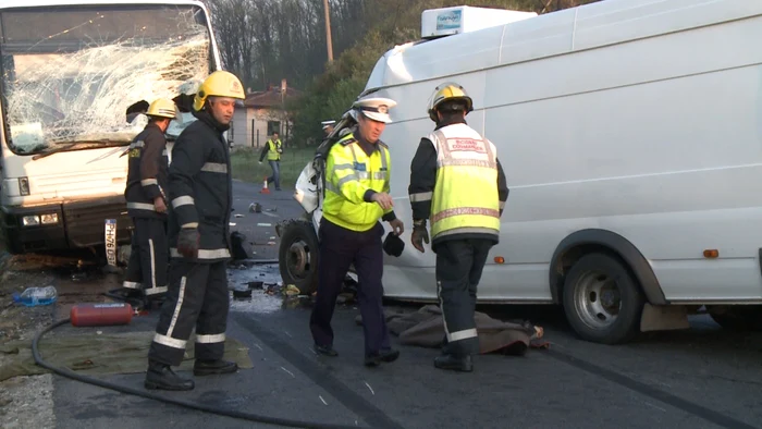 Traficul in zona a fost blocat, iar conducatorii auto sunt sfatuiti sa respecte indicatiile politistilor rutieri