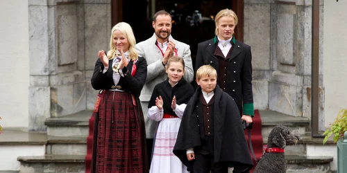 Prințul Haakon, Prințesa Mette Marit și copiii lor Foto Getty Images jpg