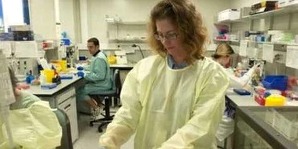 Braşov: 17 studenţi şi un profesor au fost infectaţi cu virusul noii gripe