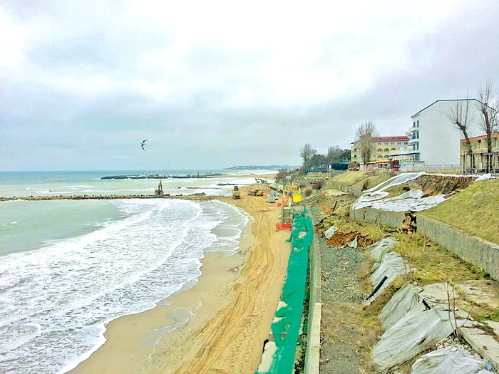 În zadar s-au chinuit ani de zile să consolideze ţărmul din Eforie Nord Foto: "Replica" de Constanţa