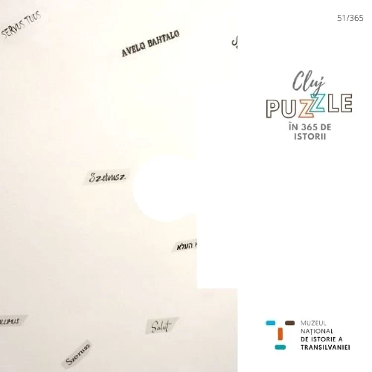 Imaginea de mai jos este o ”bucată” din peretele sălii de intrare în expoziţia ”Istoriile Clujului”, de la etajul 1 al MNIT, unde puteţi afla mai multe curiozităţi legate de oraş. FOTO: MNIT