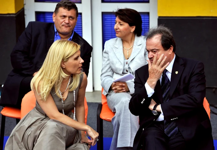 Elena Udrea şi Vasile
Blaga vorbesc despre coagularea dreptei, dar sunt pe punctul de a se despărţi
politic FOTO: Mediafax