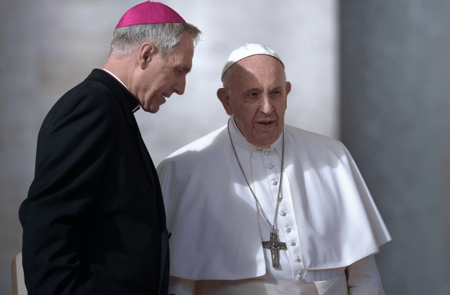 Secretarul personal al lui Benedict îl critică dur pe papa Francisc: „I-a frânt inima”