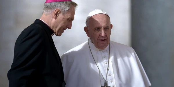 Georg Ganswein Papa Francisc FOTO Profimedia jpg