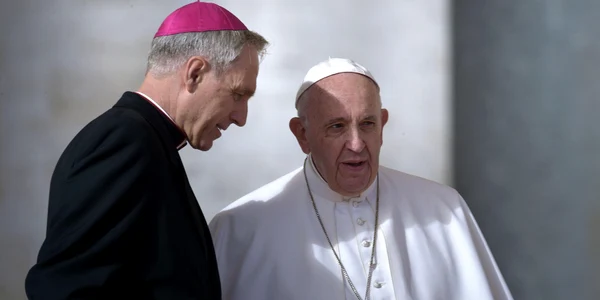 Georg Ganswein Papa Francisc FOTO Profimedia jpg