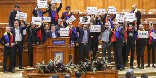 Protest Parlament / FOTO Inquam Photos / Octav Ganea