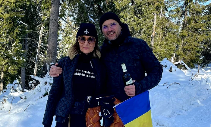 Romanita Iovan si fiul sau, Albert Iovan, la comemorarea din Apuseni a pilotului Adrian Iovan   Facebook (2) jpg