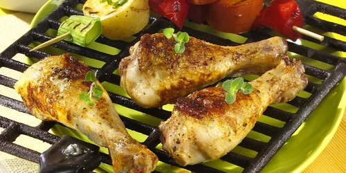 pui la gratar marinat in bere